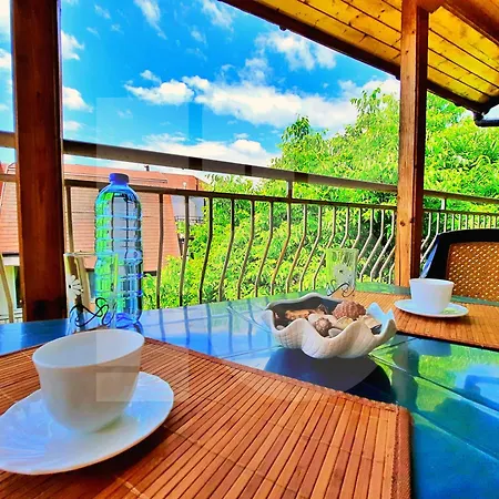 The Highground Hideout アパート